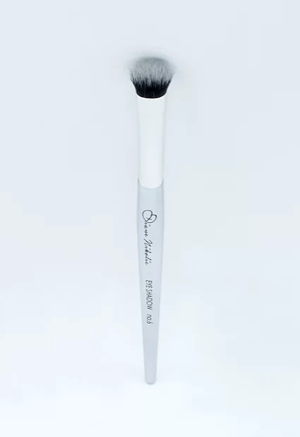 06. Eye Shadow Brush